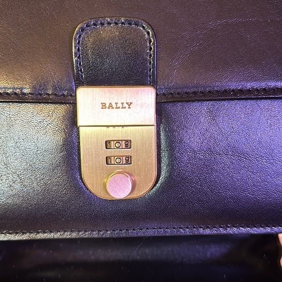 BALLY Vintage Black Leather Combination Lock Clutch - Picture 2 of 14